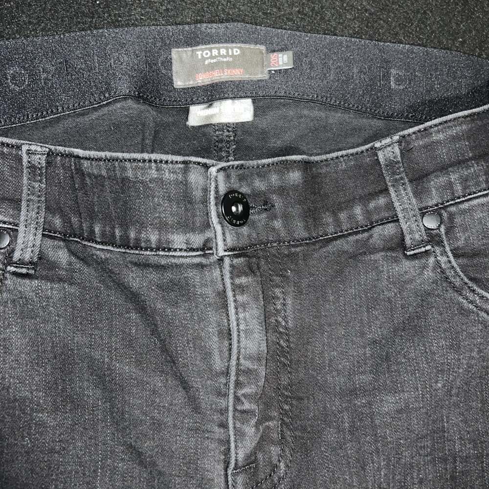 Torrid Jeans Womens 20S Black Denim Bombshell Skinny Premium Stretch Distressed - Picture 4 of 7